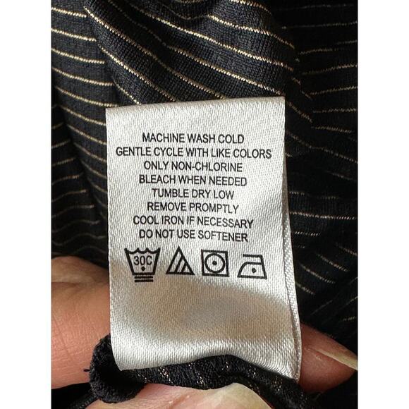 Moret Ultra Black Gold Stripe Turtleneck Athletic Layer Top Women's Size M - Picture 10 of 10